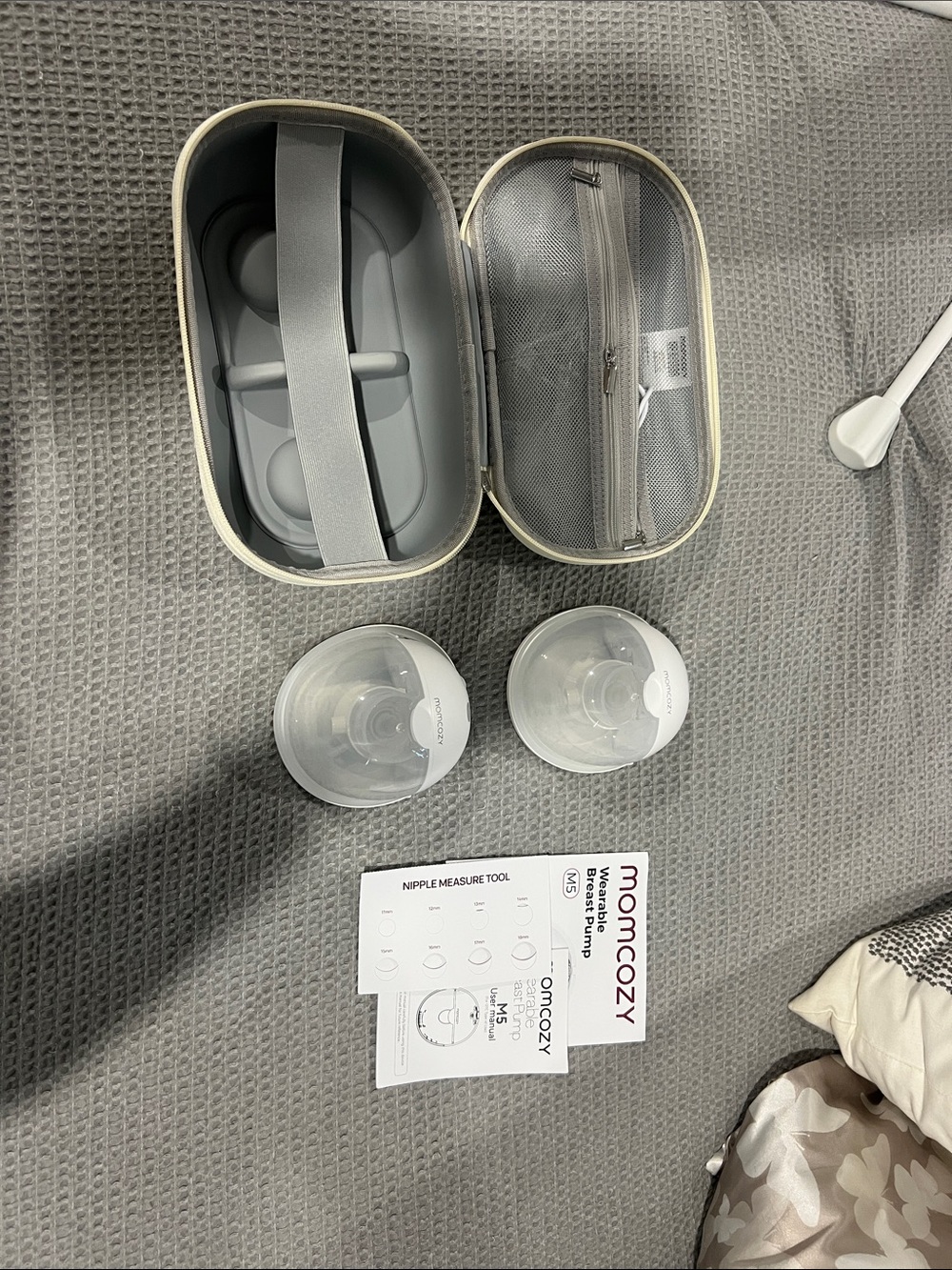 Momcozy Breast Pumps - Picture 2 of 7